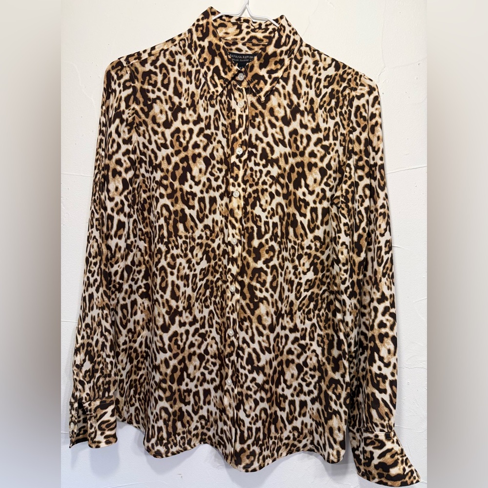 BANANA REPUBLIC WOMENS BUTTON DOWN LIGHTWEIGHT BLOUSE ANIMAL PRINT SZ XS